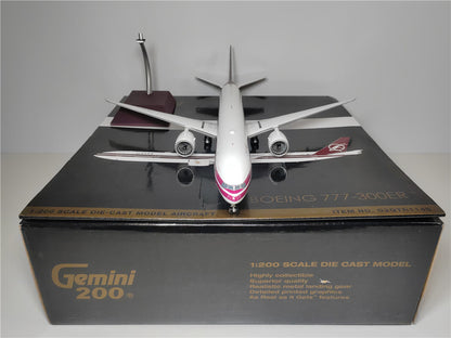 1:200 36CM Geminijets QATAR B777-300ER Passenger Airplane Diecast Aircraft Model