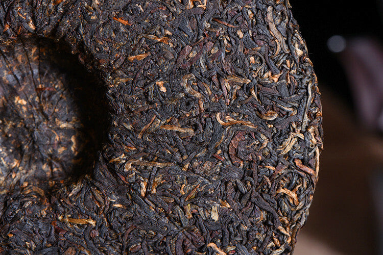 Yunnan Sun Dried Ancient Arbor Tree Dianhong Dian Hong Black Tea Cake 357g