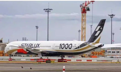1:400 Phoenix Starlux Airlines Airbus A350-1000 Airplane Diecast Aircraft Model