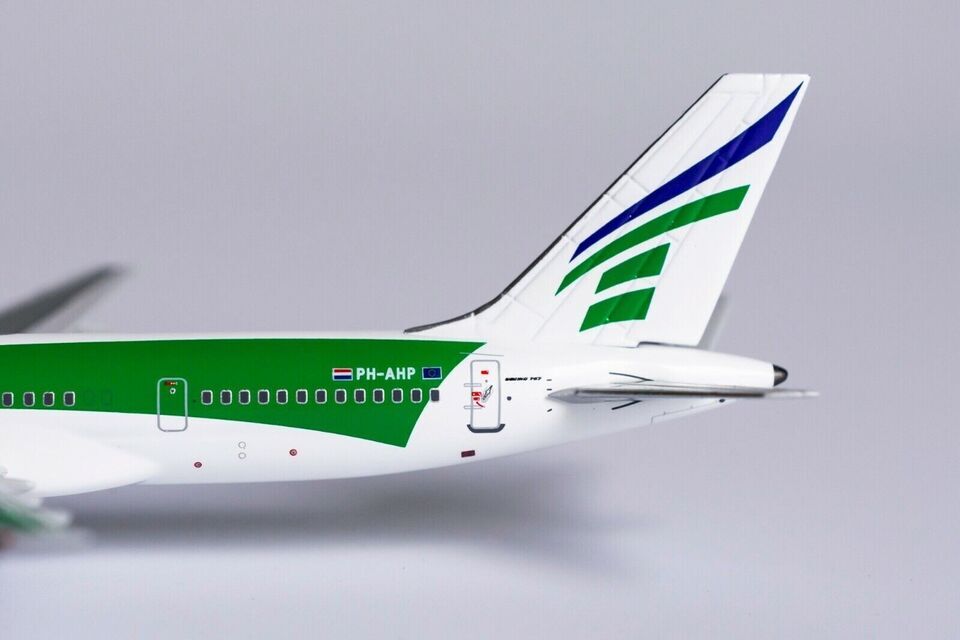 1:400 NG Model Transavia BOEING 757-200 Passenger Airplane Diecast Plane Model