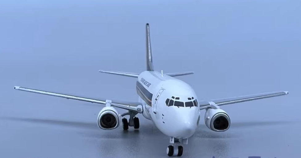 1:400 Panda SINGAPORE AIRLINES BOEING 737-300 Passenger Airplane Diecast Model