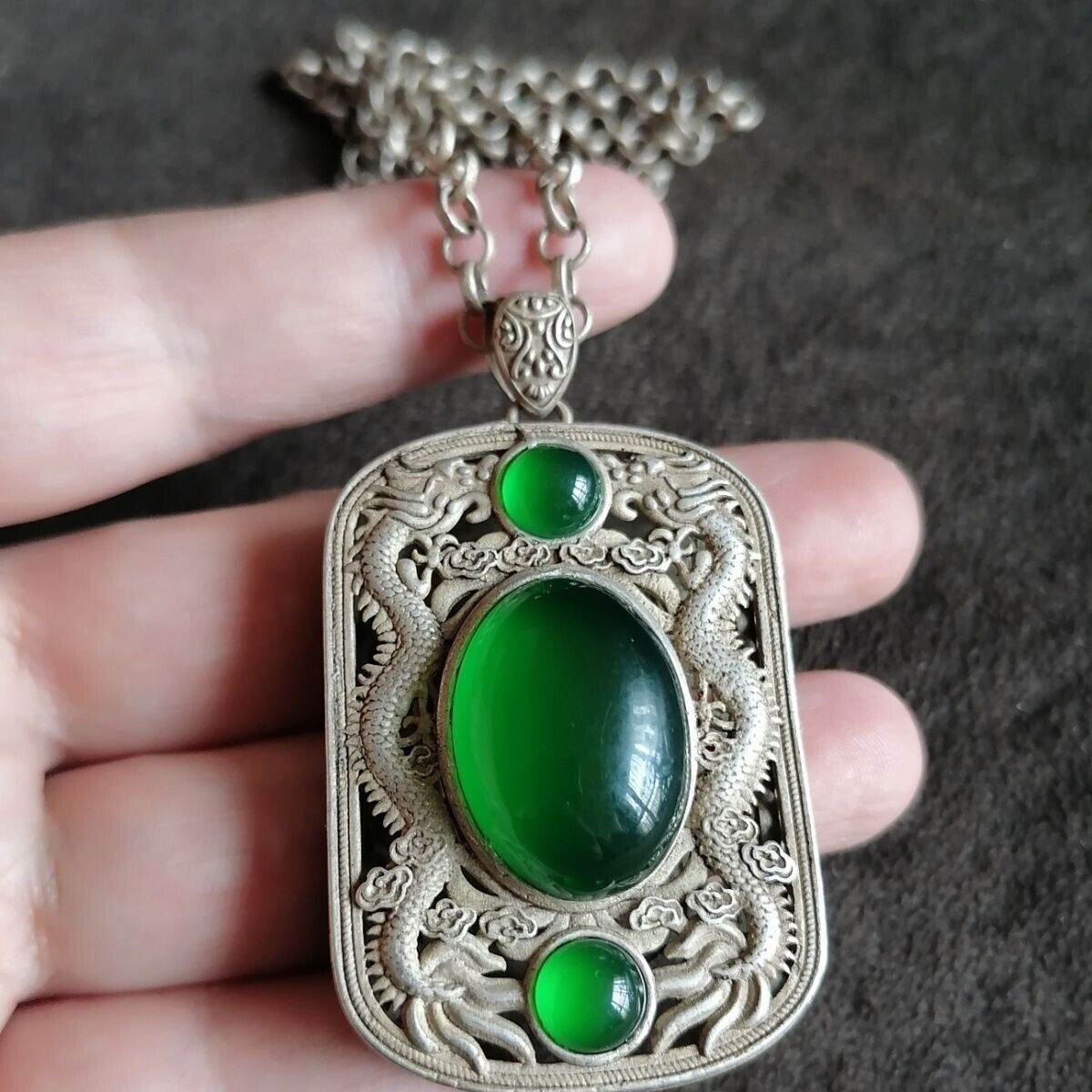 Asian tibet silver copper doule dragon green jade Statue pendant and necklace