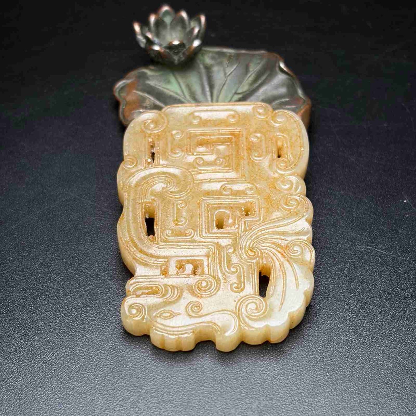 Chinese Natural Hetian Jade Hand-carved Exquisite Dragon Pendant 31242
