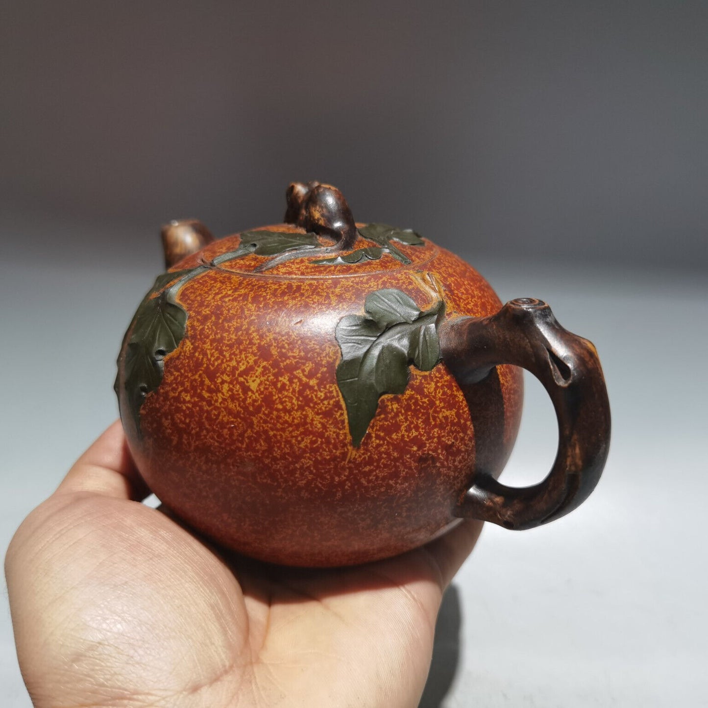 Chinese Yixing Zisha Clay Handmade Exquisite Teapot （：金鼠纳福 低款：蒋燕庭)