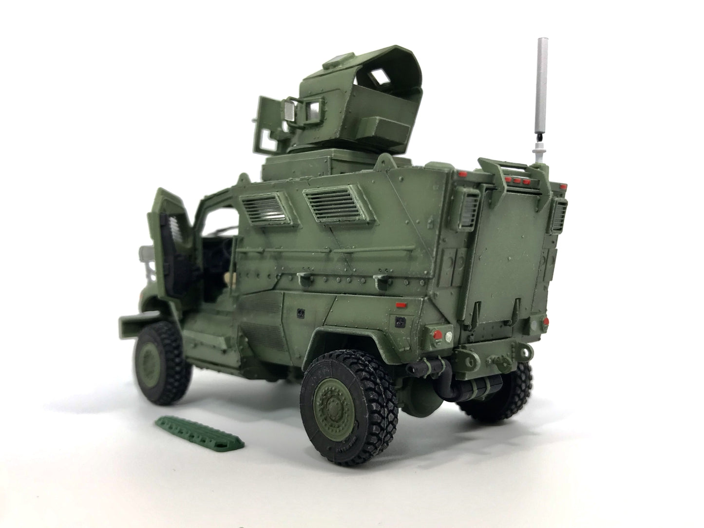 1/72 US M1224 MaxxPro Anti-Mine Anti-Ambush Vehicle Model Green