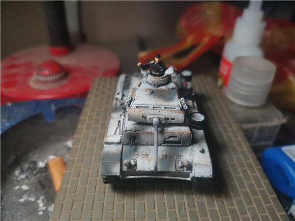 1:72 Scale WW II Germany Panzerkampfwagen III Ausf L Tank Model Snow Painted