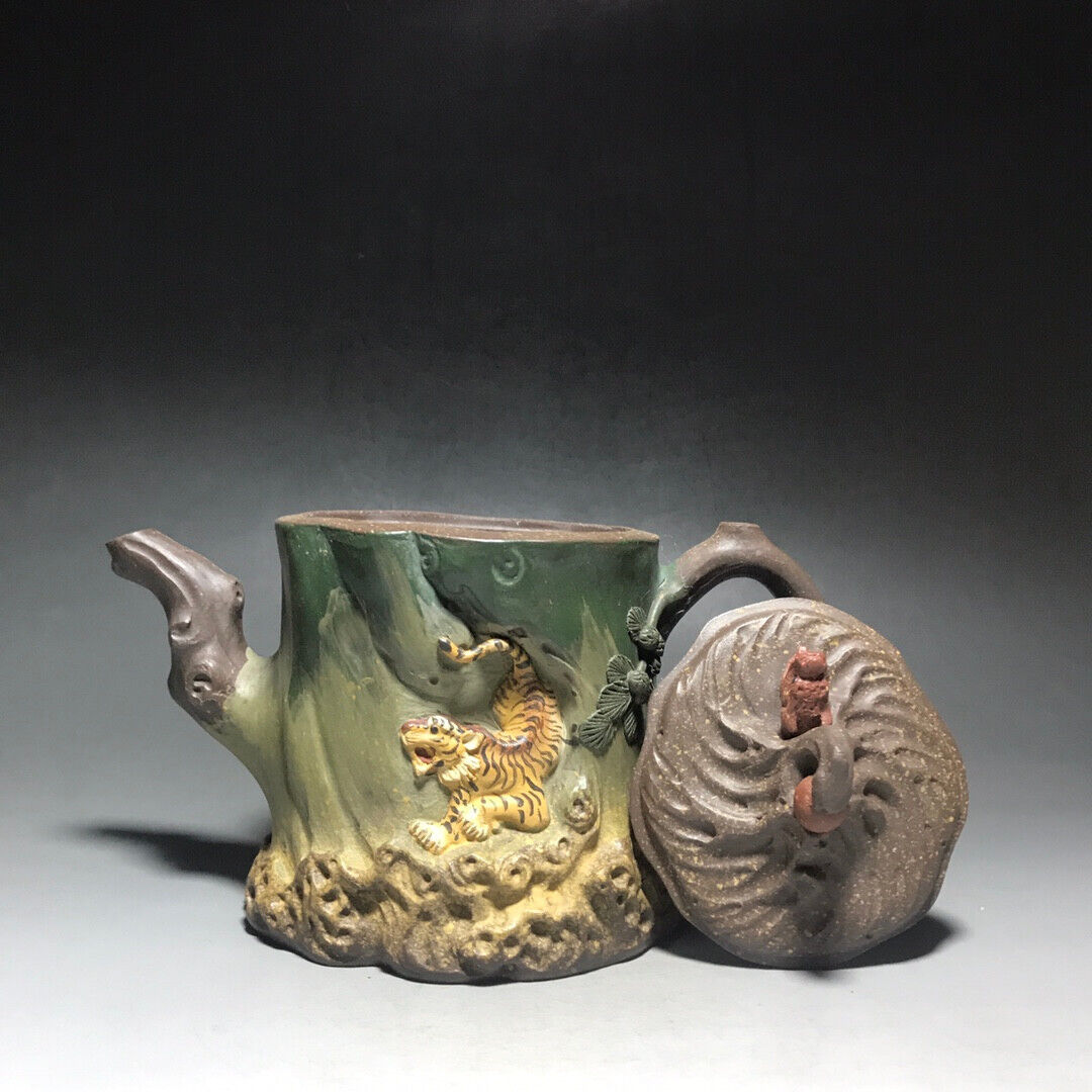 Chinese Yixing Zisha Clay Handmade Exquisite Teapot（卧虎藏龙 底款：王寅仙）