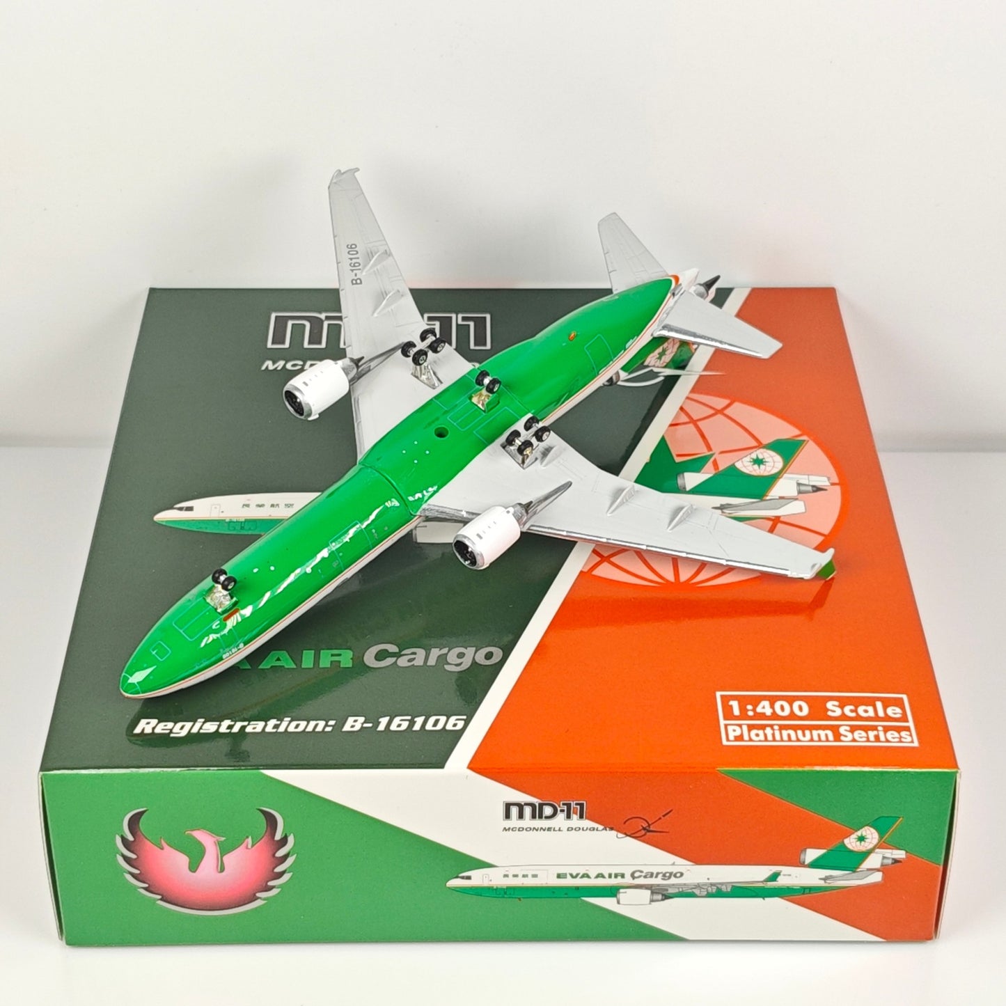 1:400 Phoenix EVA Air MD-11F Passenger Airplane Diecast Aircraft Plane Model
