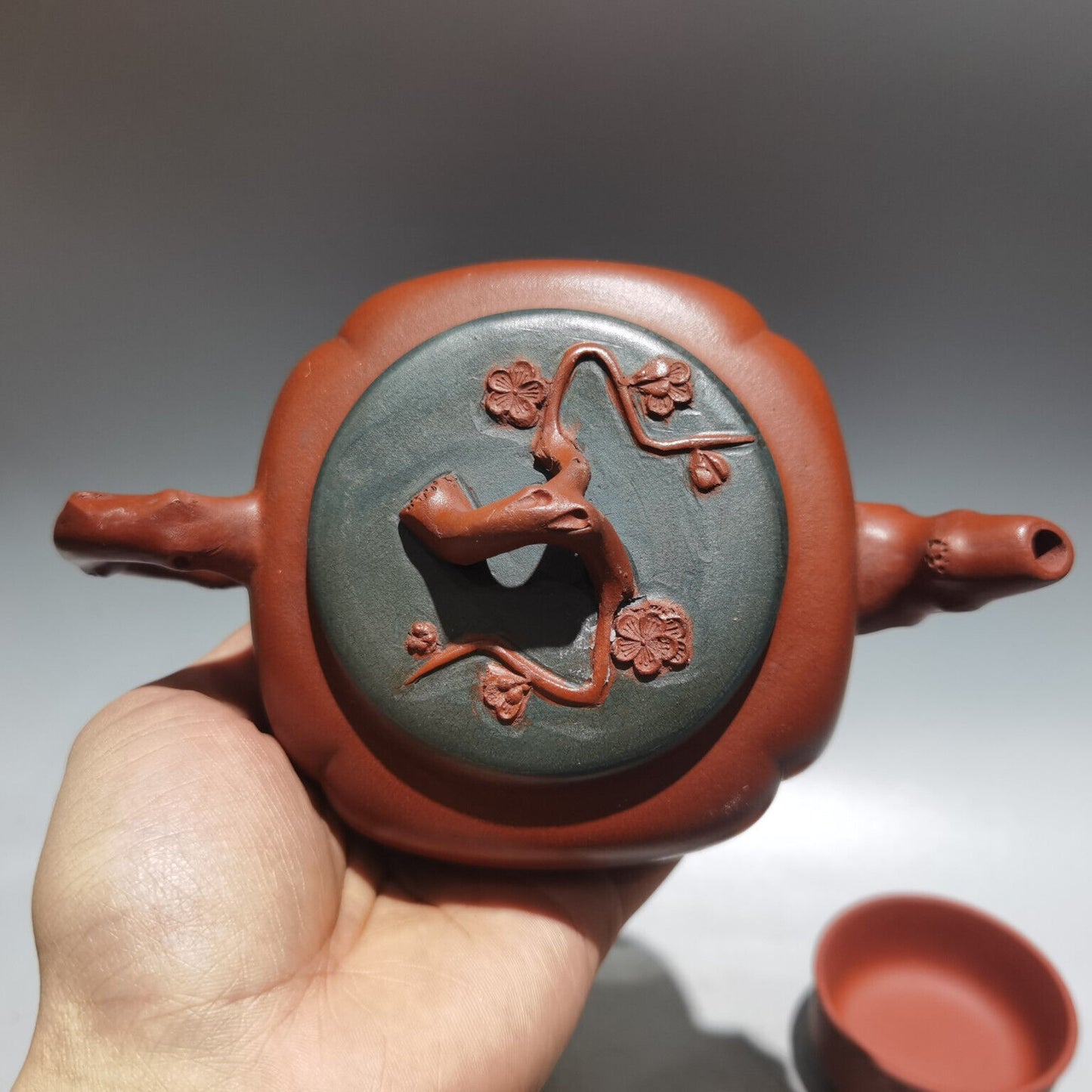 Chinese Yixing Zisha Clay Handmade Exquisite Teapot （双色梅花套壶 低款：周桂珍 )