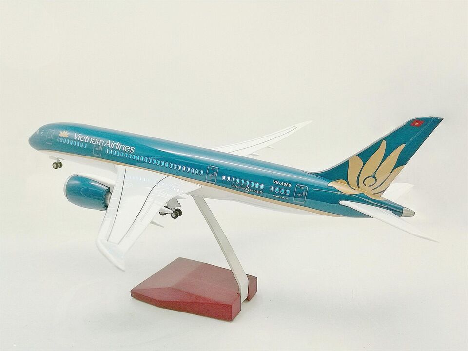 44CM Vietnam Airlines BOEING 787 Aircraft Led Sound-controlled Light Resin Model