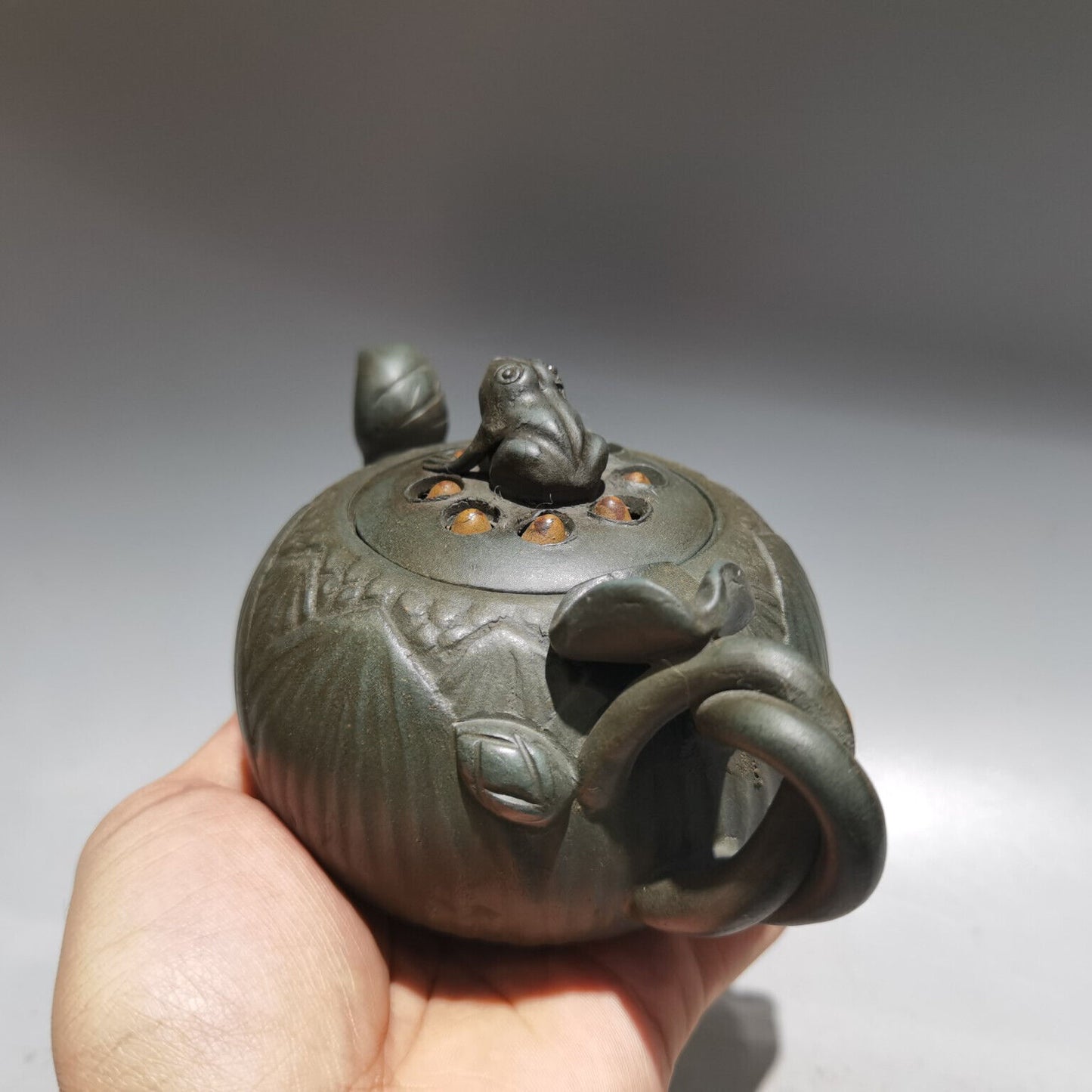 Chinese Yixing Zisha Clay Handmade Exquisite Teapot （青蛙壶 底款：蒋蓉 )