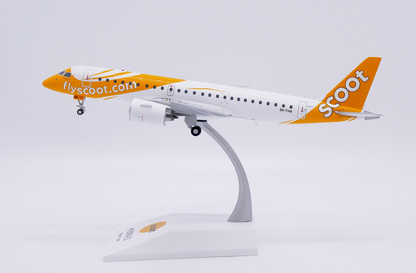 1:200 JC Wings Scoot Embraer ERJ-190E2 Passenger Airplane Diecast Model