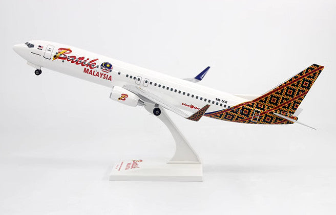 32CM 1:130 Risesoon Batik Air Malaysia Boeing 737-900 Airplane ABS Plastic Model