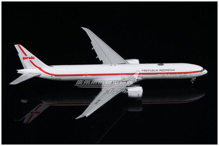 1:400 JC Wings Garuda INDONESIA BOEING 777-300ER Plane Flap Down Diecast Model