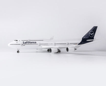 1:160 47CM Lufthansa BOEING 747-8 Aeroplane Landing Gear Resin Aircraft Model