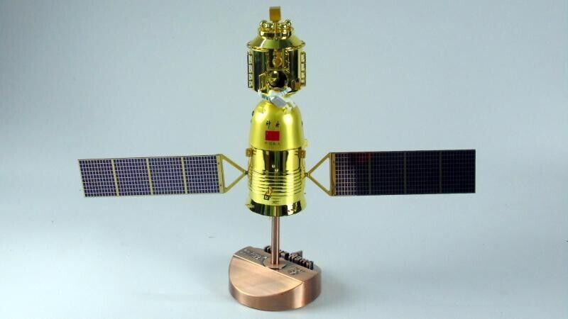 1:40 45CM Shenzhou 7 Manned Spacecraft Diecast Aerospace Model