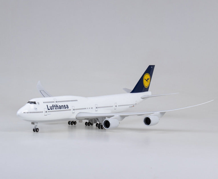 1:160 47CM Lufthansa BOEING 747-8 Airplane Landing Gear Resin Aircraft Model