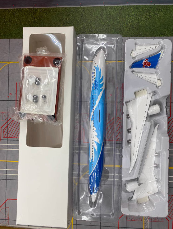1:200 32CM Hogan China Southern Boeing 787-9 Aircraft ABS Plastic Airplane Model