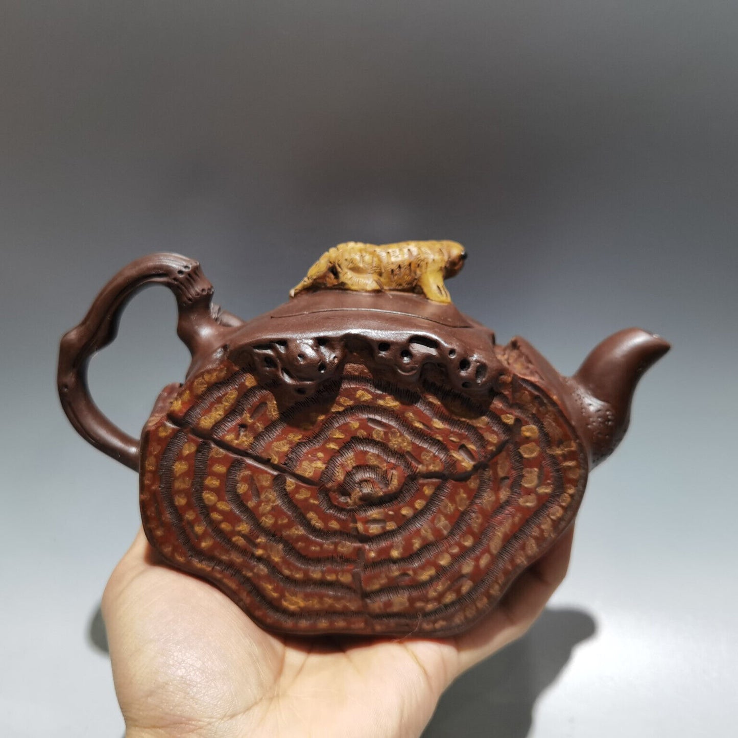 Chinese Yixing Zisha Clay Handmade Exquisite Teapot （虎虎生威 底款：汪寅仙 )