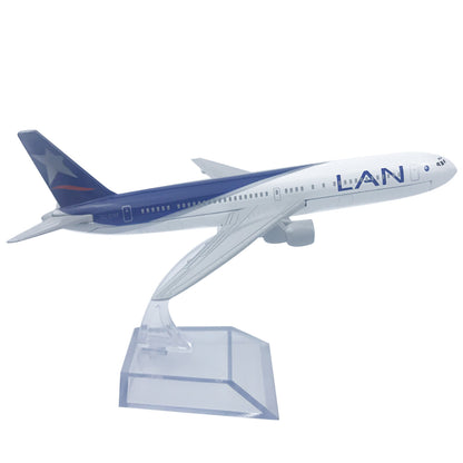 1:400 Scale 16cm Chile 777 Alloy Model Airplane With Base Souvenir Display