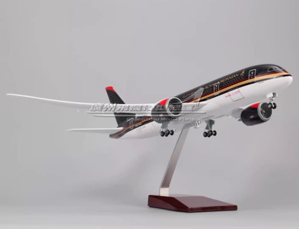 1:130 43CM ROYAL JORDANIAN BOEING 787 Airplane Landing Gear Resin Aircraft Model
