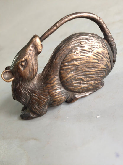 Early Collection of Mouse Old Locks in Ancient China