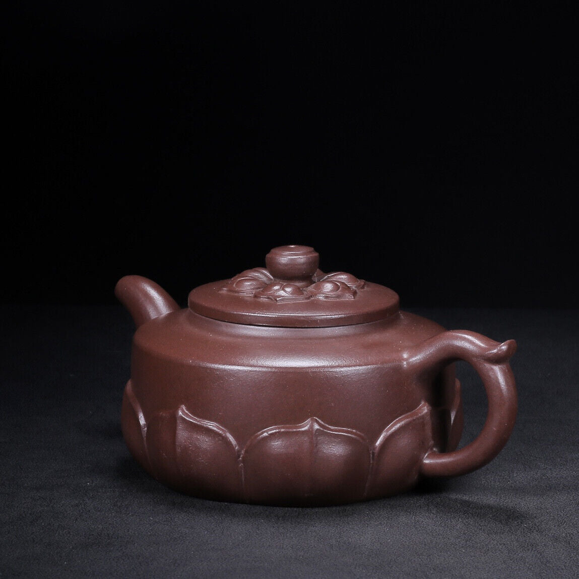 Chinese Yixing Zisha Clay Handmade Exquisite Teapot（莲花 底款：顾景舟）