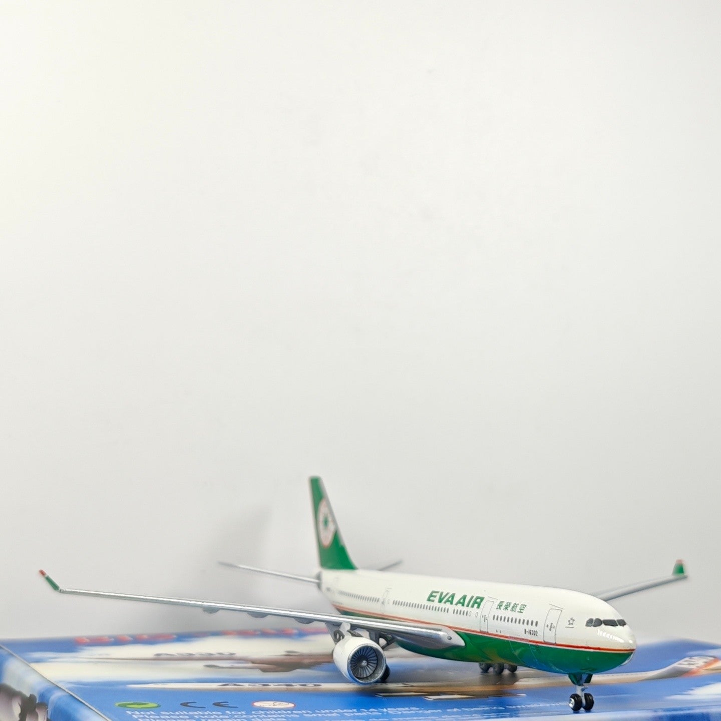 1:400 Aeroclassics EVA AIR A330-200 Passenger Airplane Diecast Plane Model