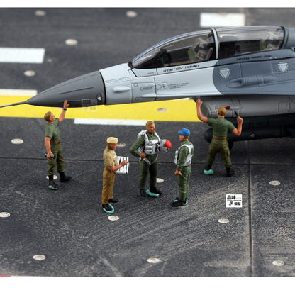 1/72 American Pilots/Air Force Ground Maintenance Team Five soldiers Finished