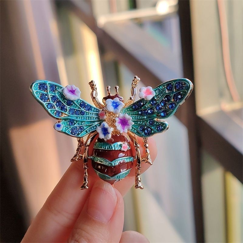 Vintage Bee Brooch Enamel Crystal Insect Pin for Women Coat Qipao Accessory