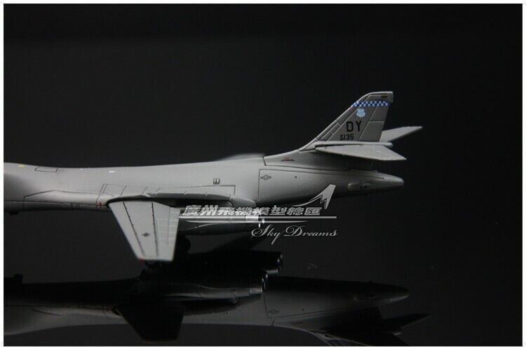 1:400 GeminiJets U.S. AIR FORCE B-1B Passenger Aircraft Diecast Airplane Model
