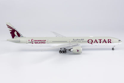 1:400 NG Model QATAR BOEING 777-300ER Passenger Airplane Diecast Aircraft Model