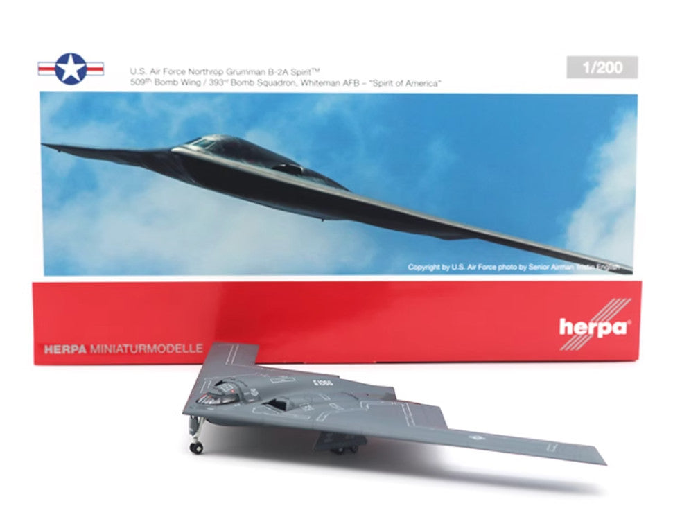 1:200 Herpa USAF Nothrop Grumman B-2A Spirit of America Bomber Diecast Model