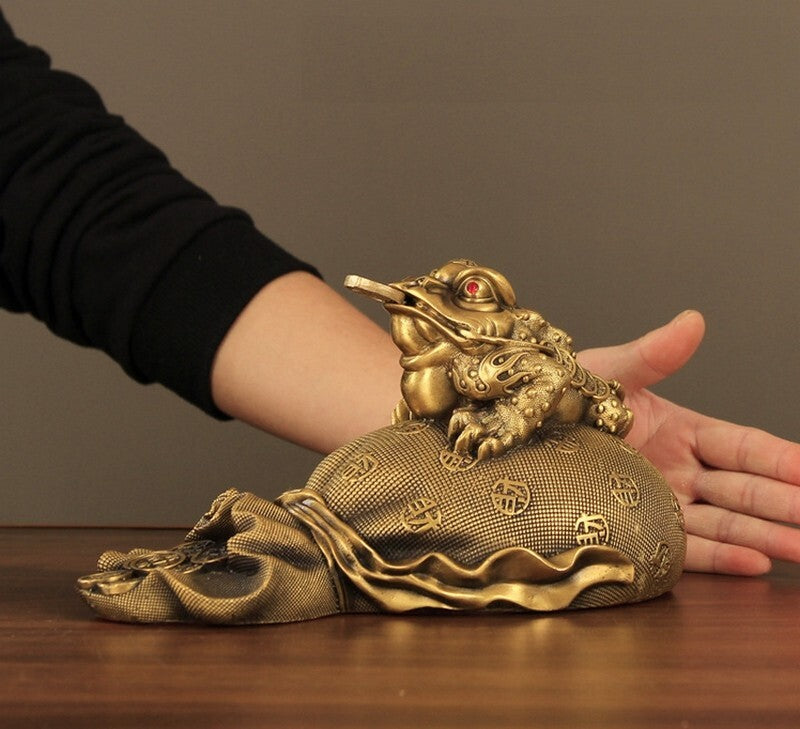 3 Legged Toad Money Bag Statue Chinese Feng Shui Wealth Home Office Decor