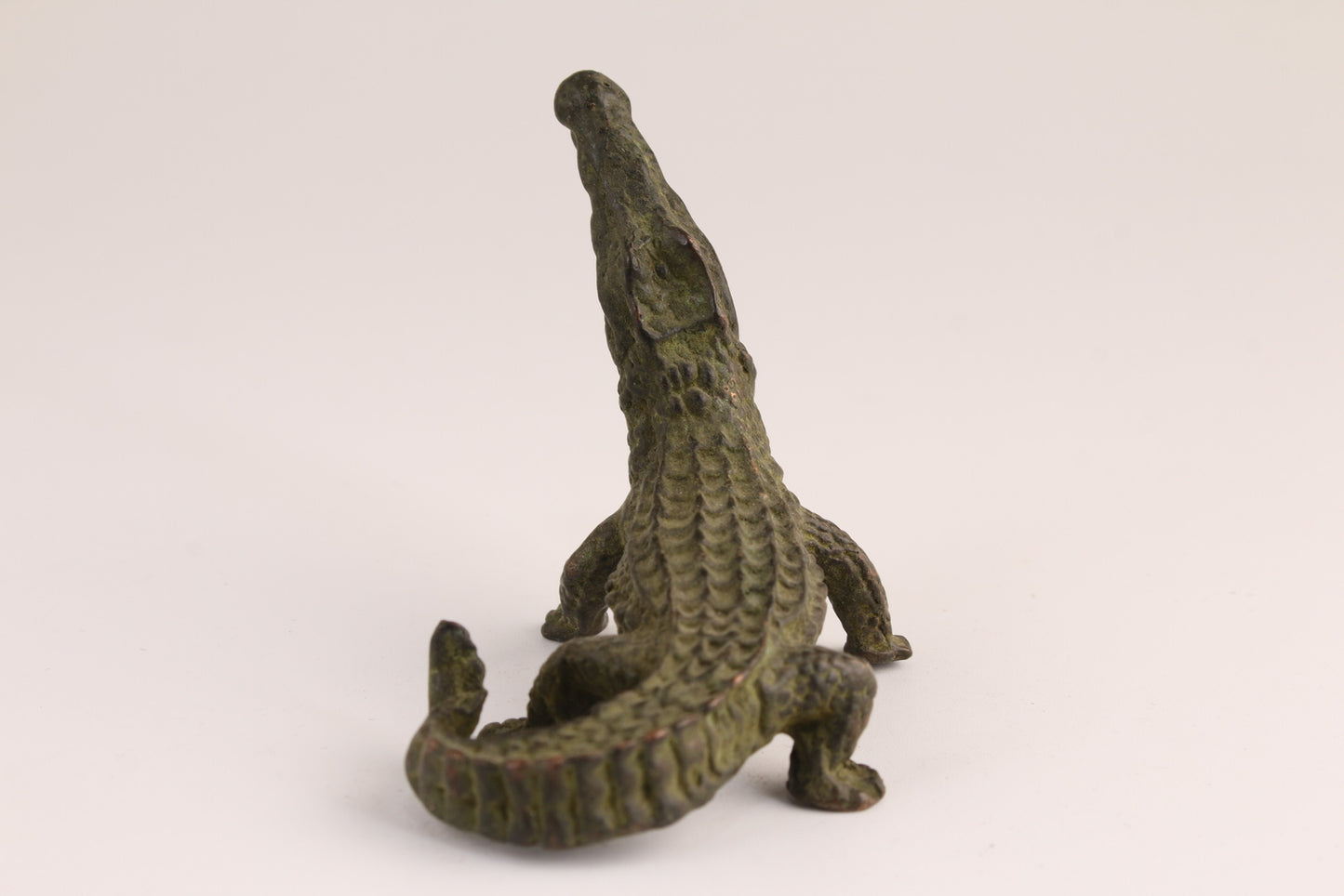 Lovely Chinese bronze copper Crocodile figure Statue table decoration tea pet
