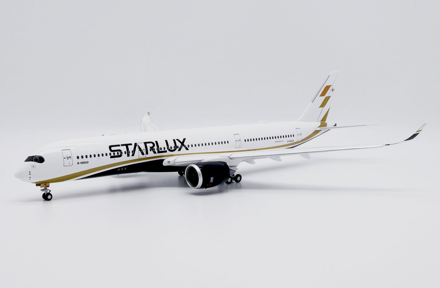 1:200 Wings Starlux Airlines Airbus A350-900XWB Airplane Diecast Aircraft Model