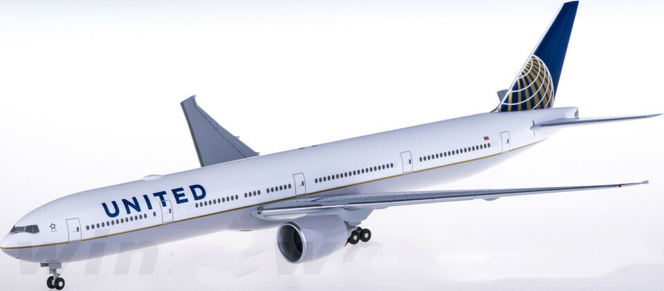 1:200 37CM Hogan UNITED BOEING 777-300ER Passenger Airplane ABS Plastic Model