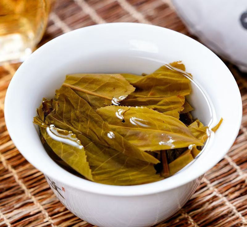 2022 Da Xue Shan (Big Snow Mountain) Raw Pu-erh Tea Cake.Golden Leaf 357g