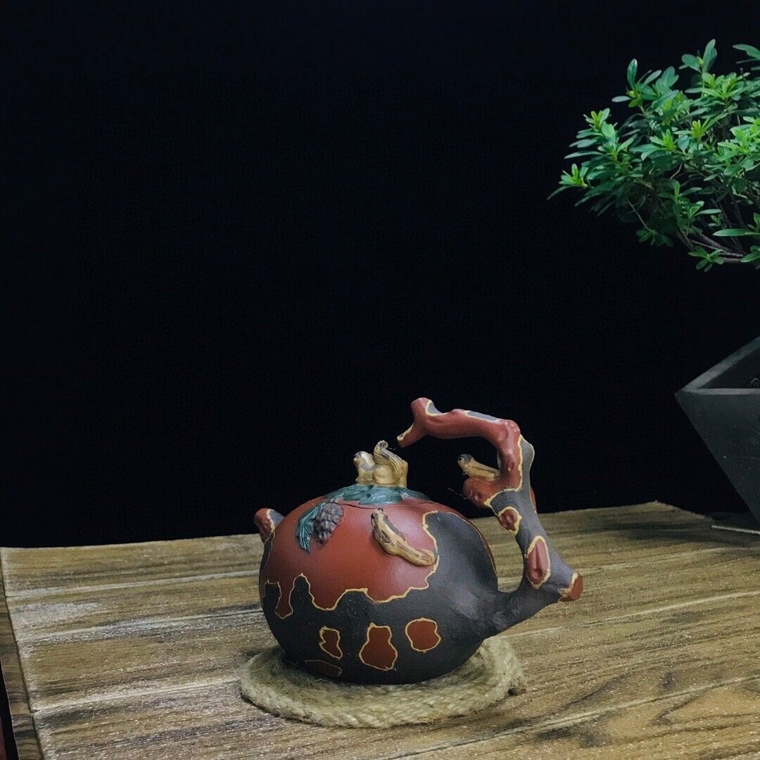 Chinese Yixing Zisha Clay Handmade Exquisite Teapot（松鼠 底款：燕亭）