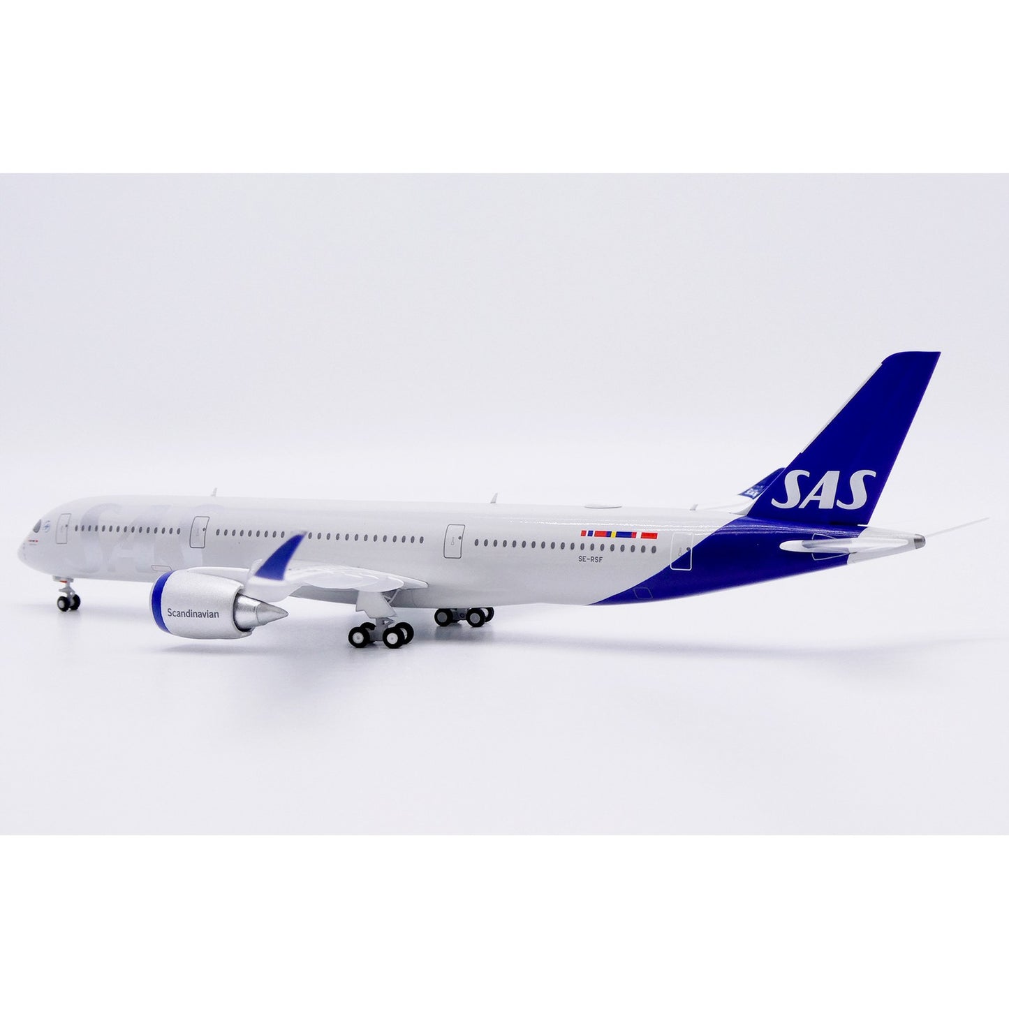 1:400 JC Wings SAS Airbus A350-900XWB SE-RSF Airplane Diecast Aircraft Model