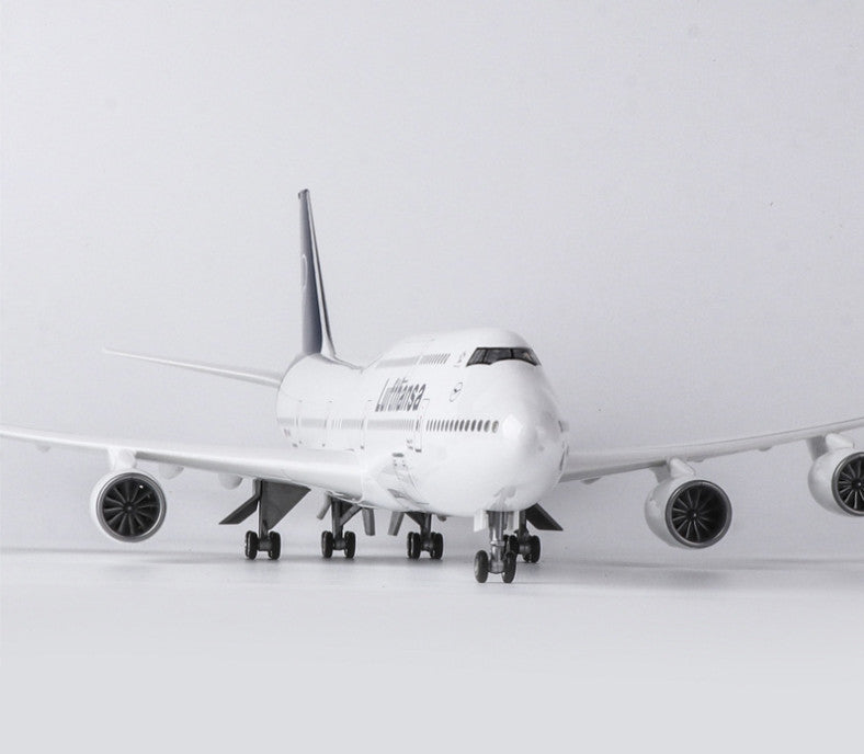 1:160 47CM Lufthansa BOEING 747-8 Aeroplane Landing Gear Resin Aircraft Model