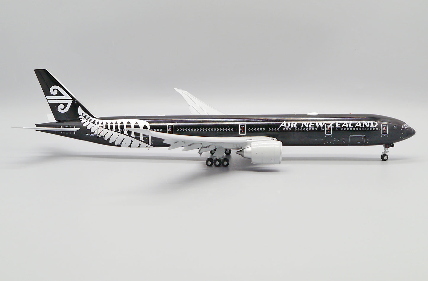 1:200 JC Wings Air New Zealand Boeing 777-300ER Passenger Airplane Diecast Model