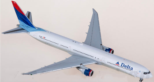 1:400 Geminijets Delta Air Lines B767-400ER Passenger Airplane Diecast Model