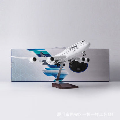 1/160 Germany Airlines 747-8 Aircraft Model Airplane With LED Light Toy Ornament