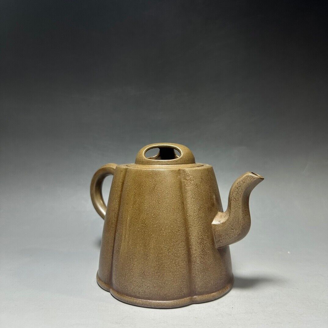 Chinese Yixing Zisha Clay Handmade Exquisite Teapot （梅花三弄 底款：周桂珍）