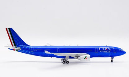 1:200 30CM InFlight ITA AIRBUS A330-200 Passenger Plane Diecast Aircraft Model