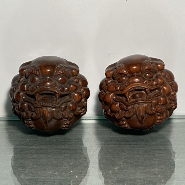 China Antique Boxwood Carving A Pair Beast Statue Wooden Figurines Nice Art Ball