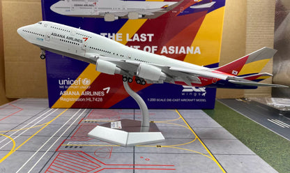 1:200 35CM SQ Wings ASIANA AIRLINES BOEING 747-400 Airplane Diecast Plane Model