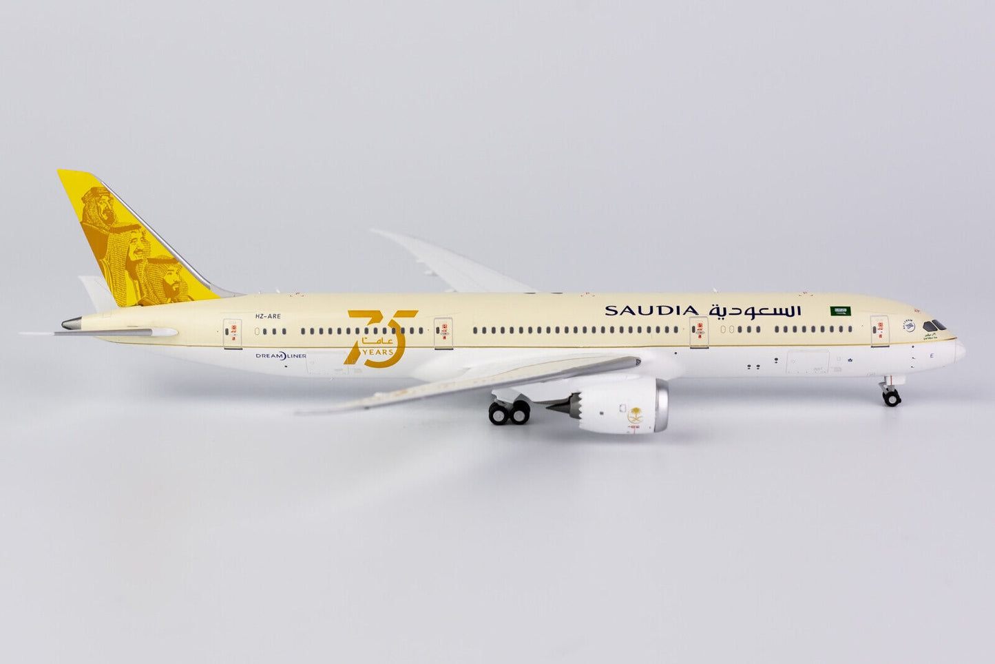 1:400 NG Model Saudia BOEING 787-9 Passenger Aircraft Diecast Airplane Model