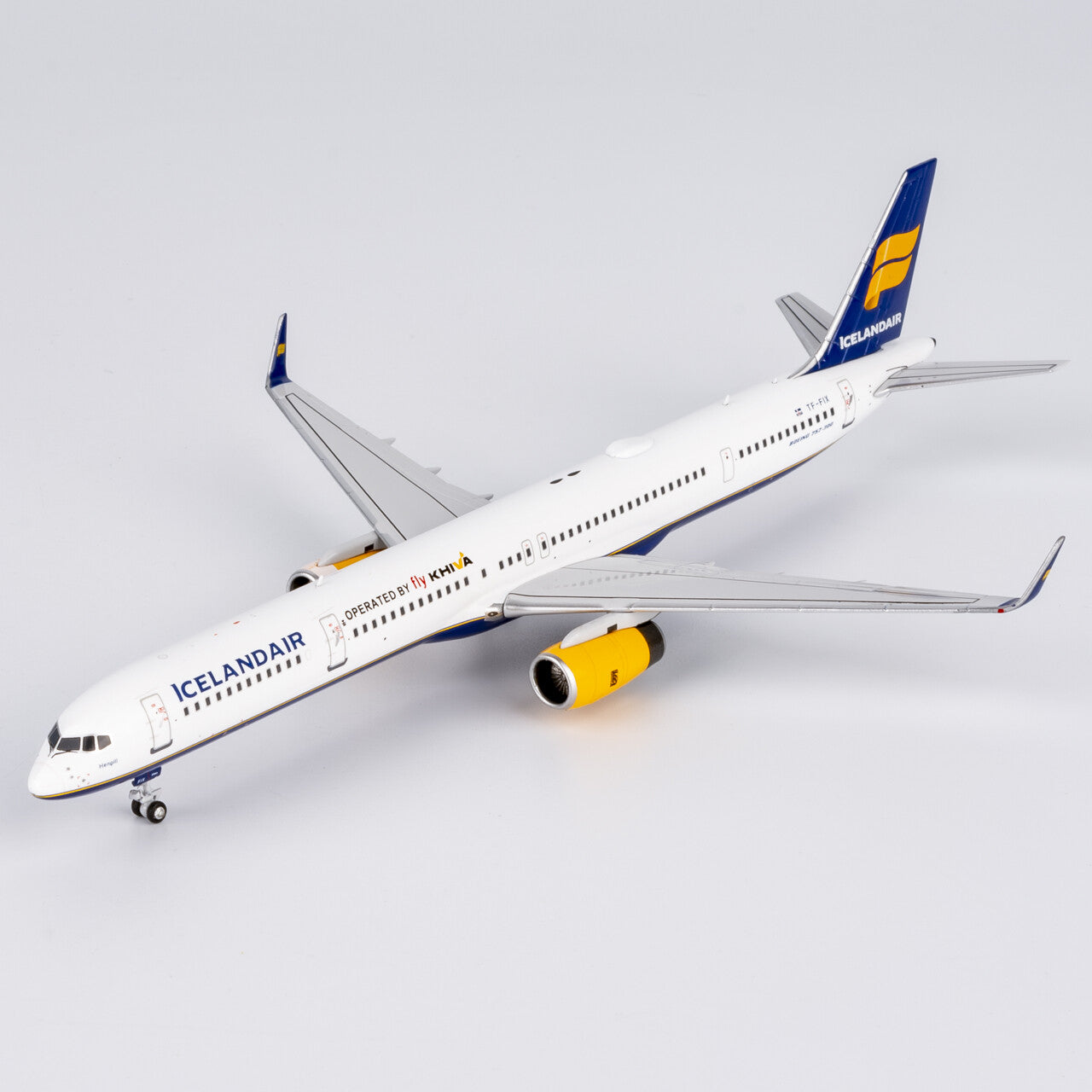 1:400 NGmodels Icelandair Boeing 757-300 Passenger Airplane Diecast Plane Model